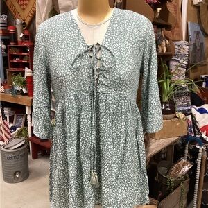 Sacred Threads rayon jade green & white animal print top. NWT